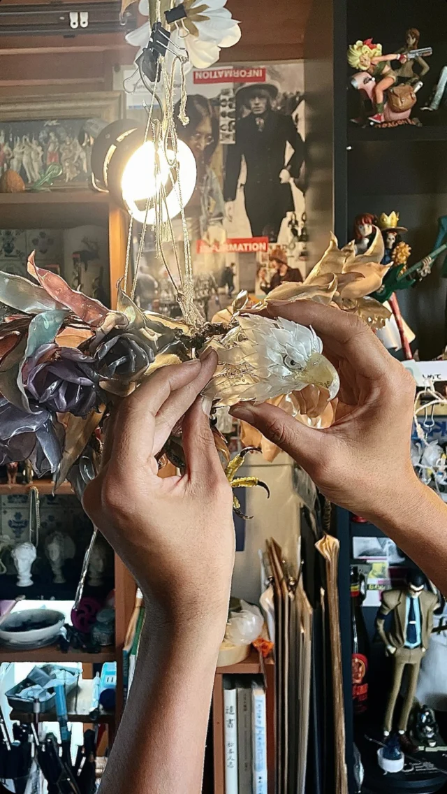 Work in progress of Bald Eagle.
My artwork do not contain wires, adhesives. Just plastic-bottles.

#plasticbottleart #recycledart #upcycledart #trashart #plasticsculpture #baldeagleart #ペットボトルアート #ゴミアート